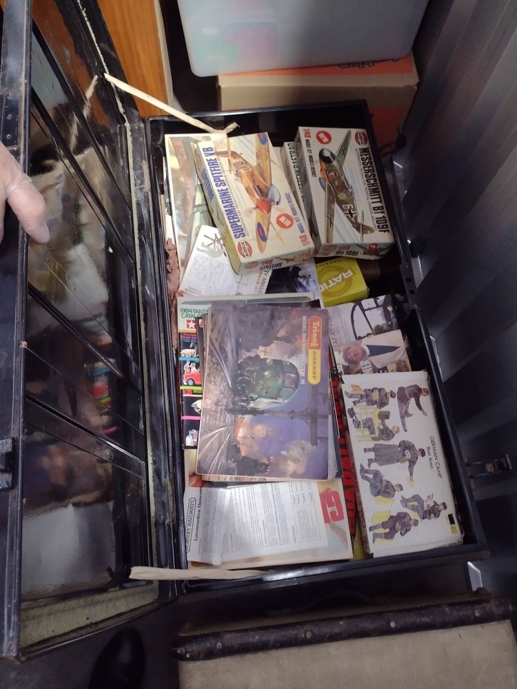 Kennards Self Storage Mile End Abandoned Self Storage Auctions auction IB-2075