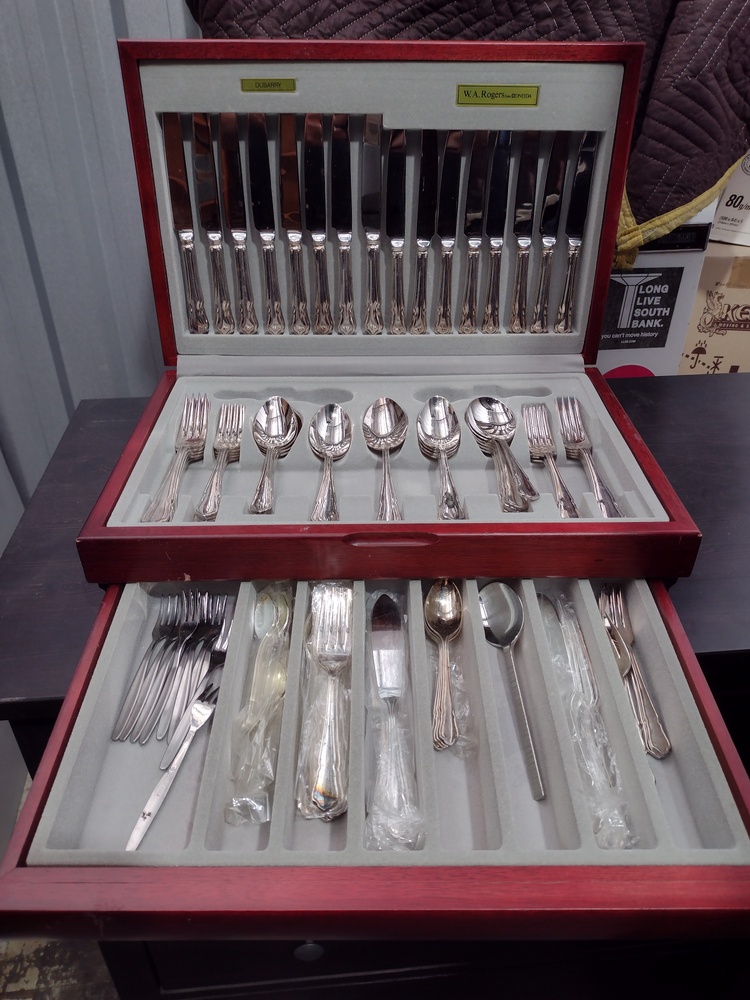 Kennards Self Storage Mile End Abandoned Storage Auctions auction IB-3281