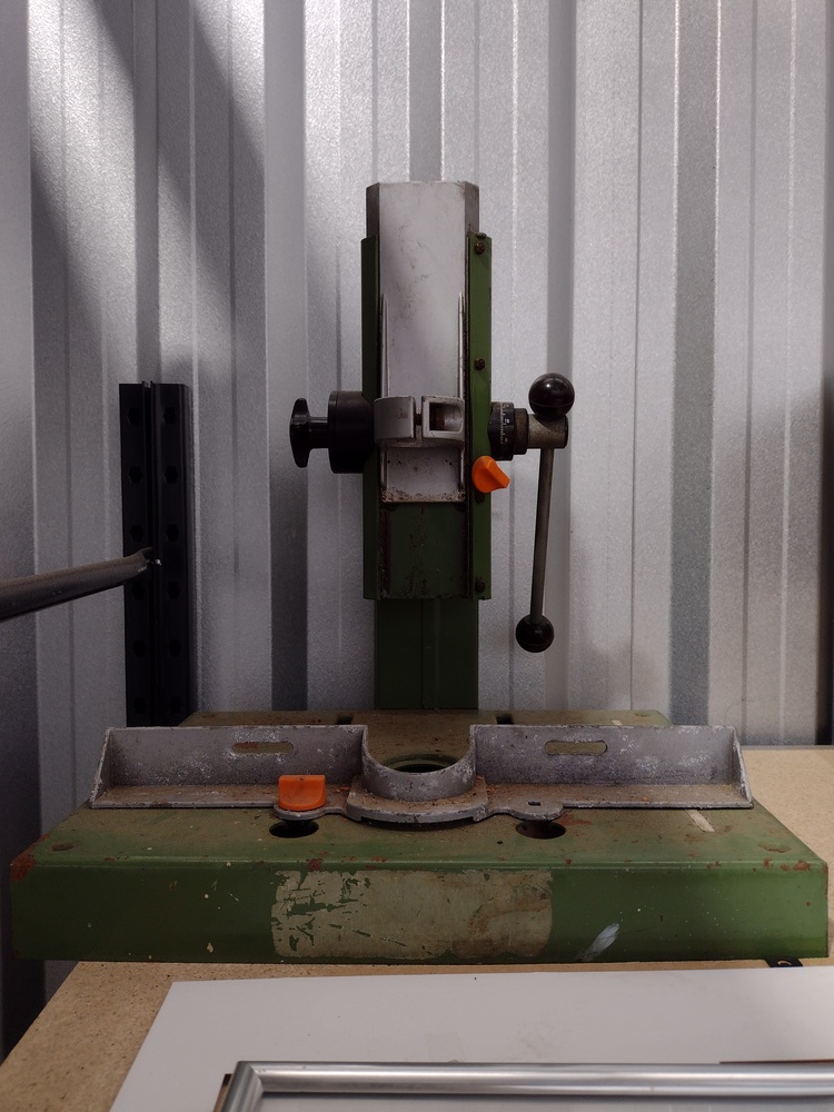 Kennards Self Storage Mile End Abandoned Storage shed Auctions auction IB-3281