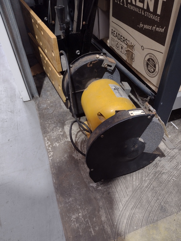 Kennards Self Storage Mile End Abandoned Storage Unit Auctions auction IB-3281