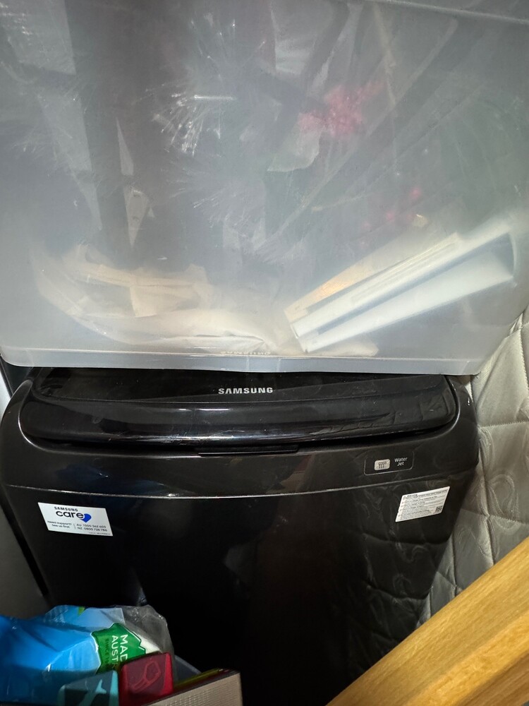 StoreLocal Pacific Pines Storage auction IB-2913