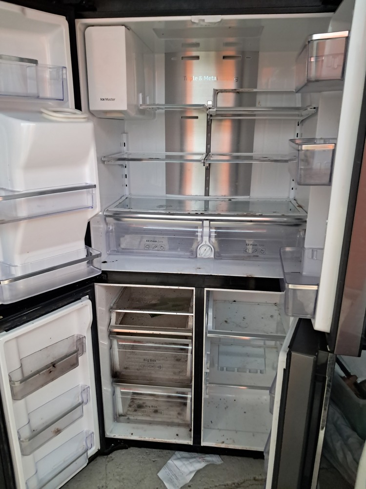 Storage King Woodville North Abandoned Self Storage Auctions auction IB-3093