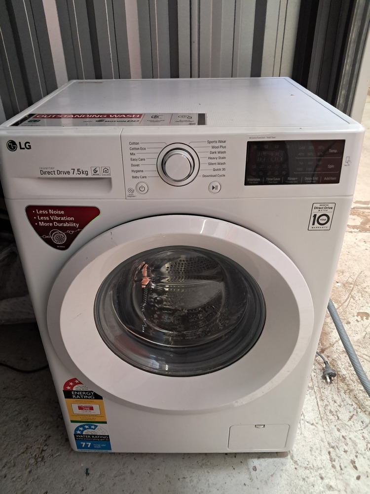 Storage King Woodville North Abandoned Storage garage Auctions auction IB-3093