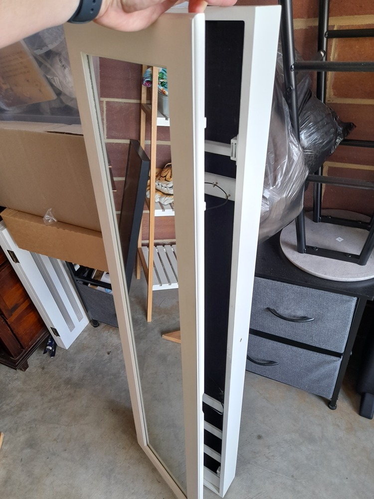 Storage King Maddington Abandoned Storage shed Auctions auction IB-5072