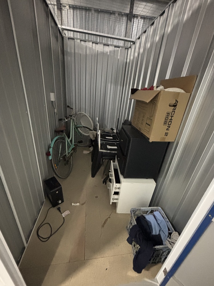 Storage King Kingston Bid on Storage Unit auction IB-4558