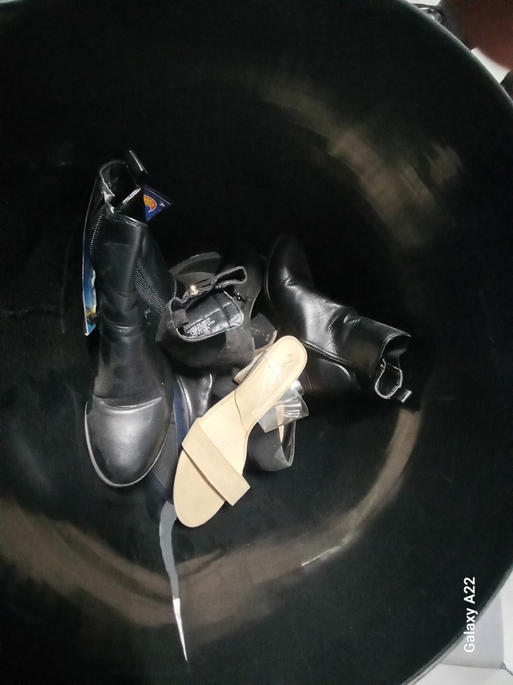 Storage King Moorebank Abandoned Storage garage Auctions auction IB-2392