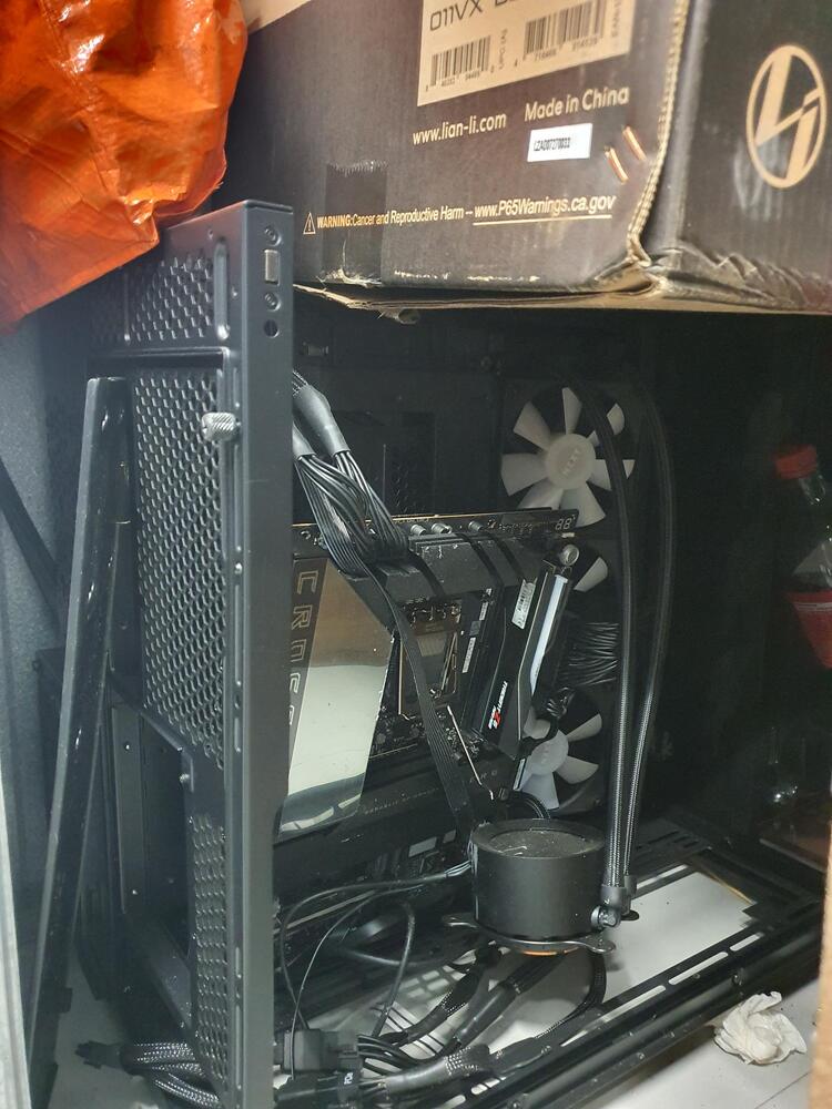 Storage King Redbank Plains Bid on Storage auction IB-6521