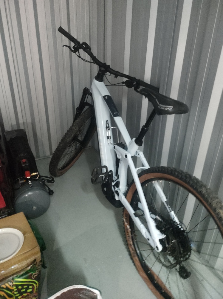 Kennards Self Storage Chermside Bid on Self Storage Unit auction IB-6327