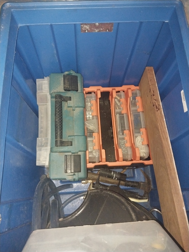 Storage King Cleveland Abandoned Self Storage Auctions auction IB-8416