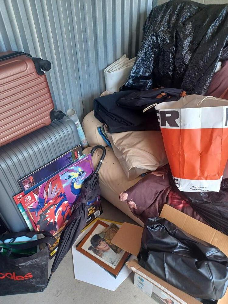 Loxon Storage Underwood Bid on Self Storage Unit auction IB-4647