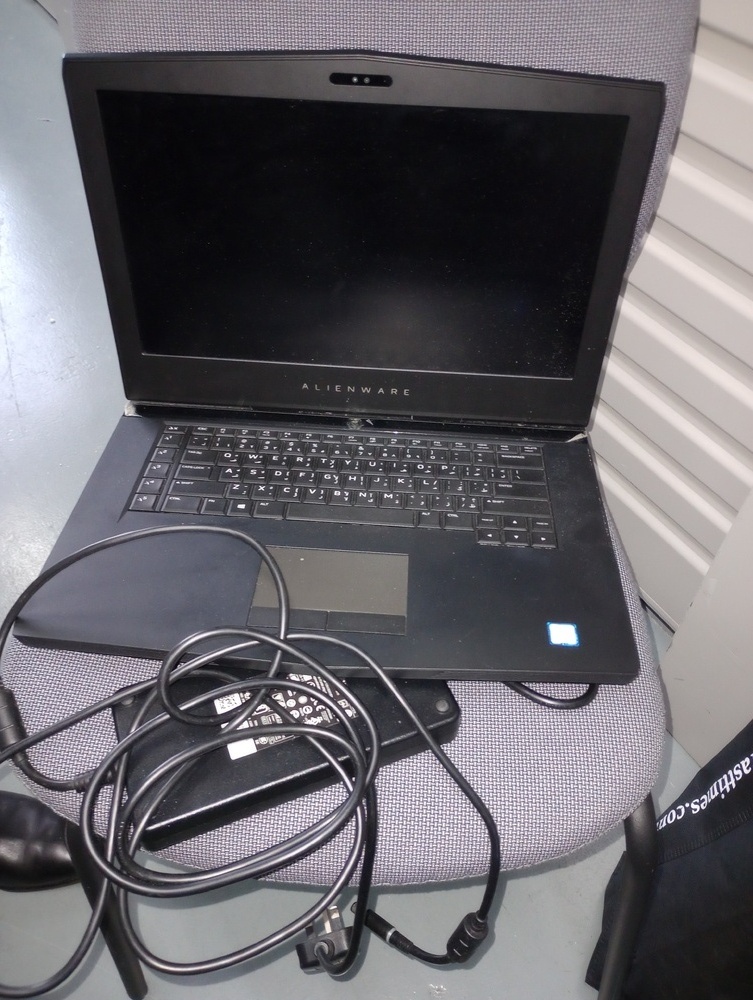 Kennards Self Storage North Melbourne Storage auction IB-1280