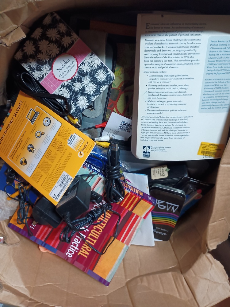 Kennards Self Storage Truganina Abandoned Storage Auctions auction IB-1531