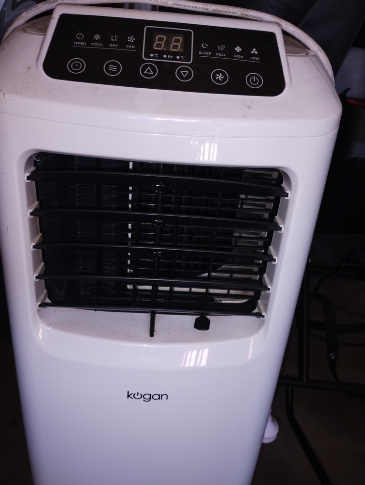 Kennards Self Storage Warrawong Storage auction IB-8174