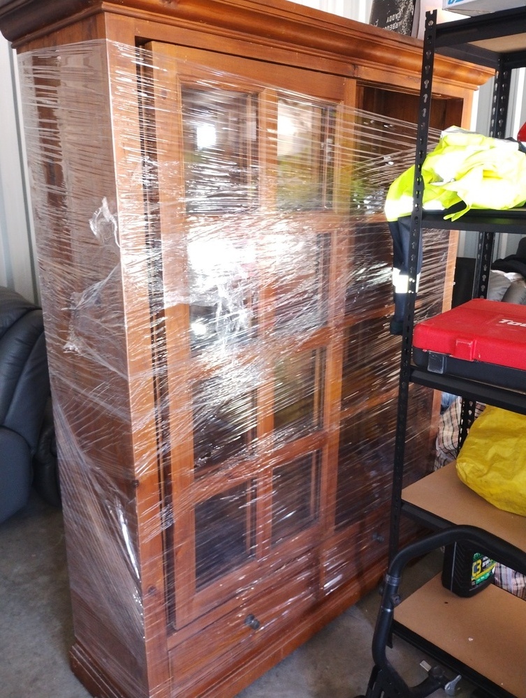 Kennards Self Storage Warrawong Abandoned Storage Unit Auctions auction IB-8174