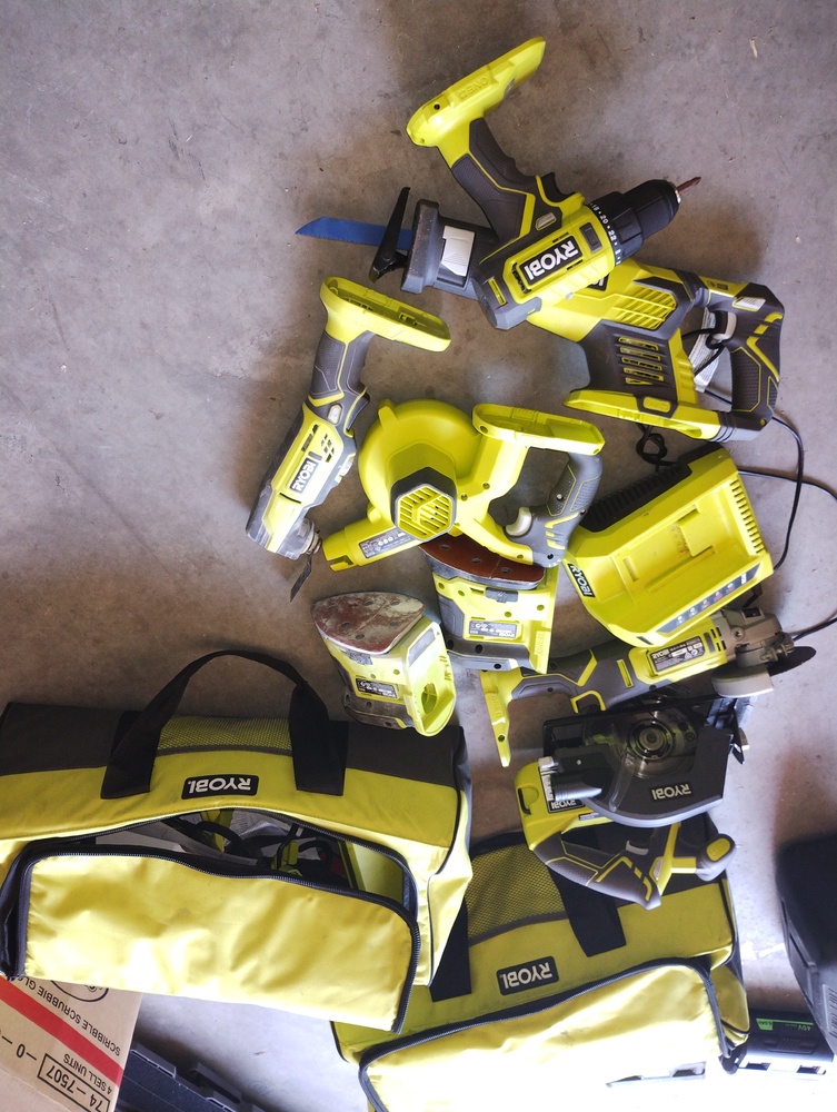 Kennards Self Storage Warrawong Storage Facility Auctions auction IB-8174