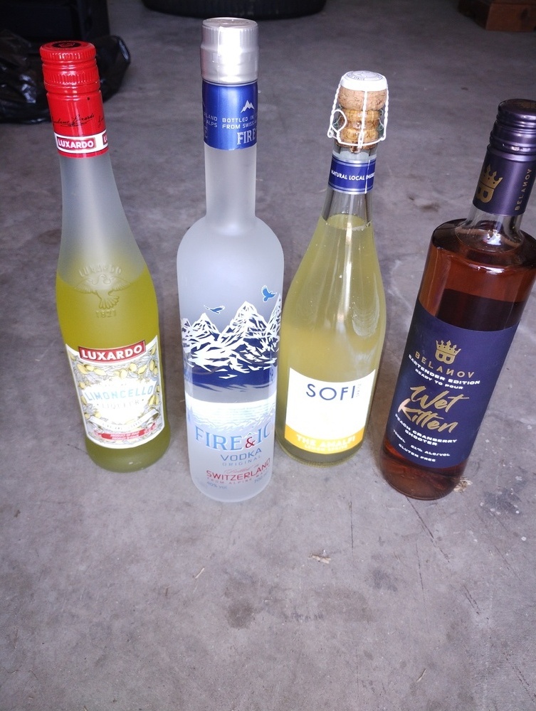 Kennards Self Storage Warrawong Storage garage Auctions auction IB-8174