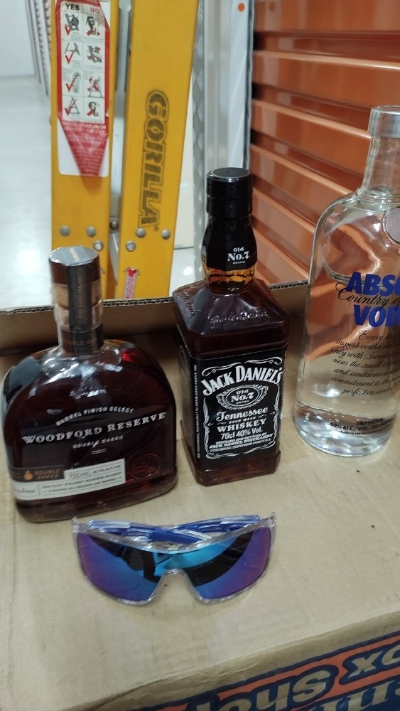 Kennards Self Storage Camperdown Abandoned Storage Auctions auction IB-9445