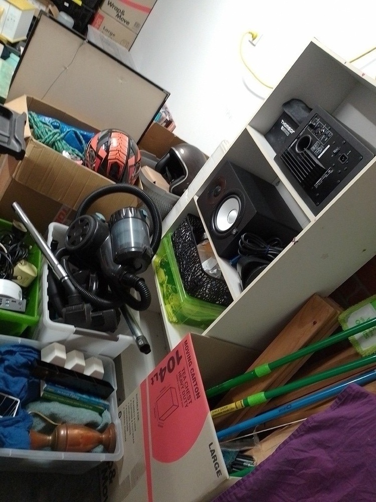 V. Blackburn - Private Seller Abandoned Self Storage Auctions auction IB-2911