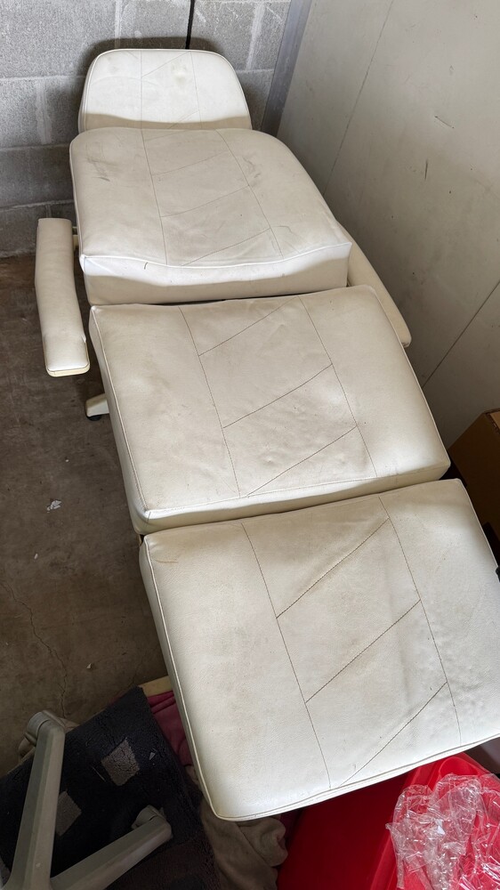 Storage King Greenacre Abandoned Storage Unit Auctions auction IB-5431