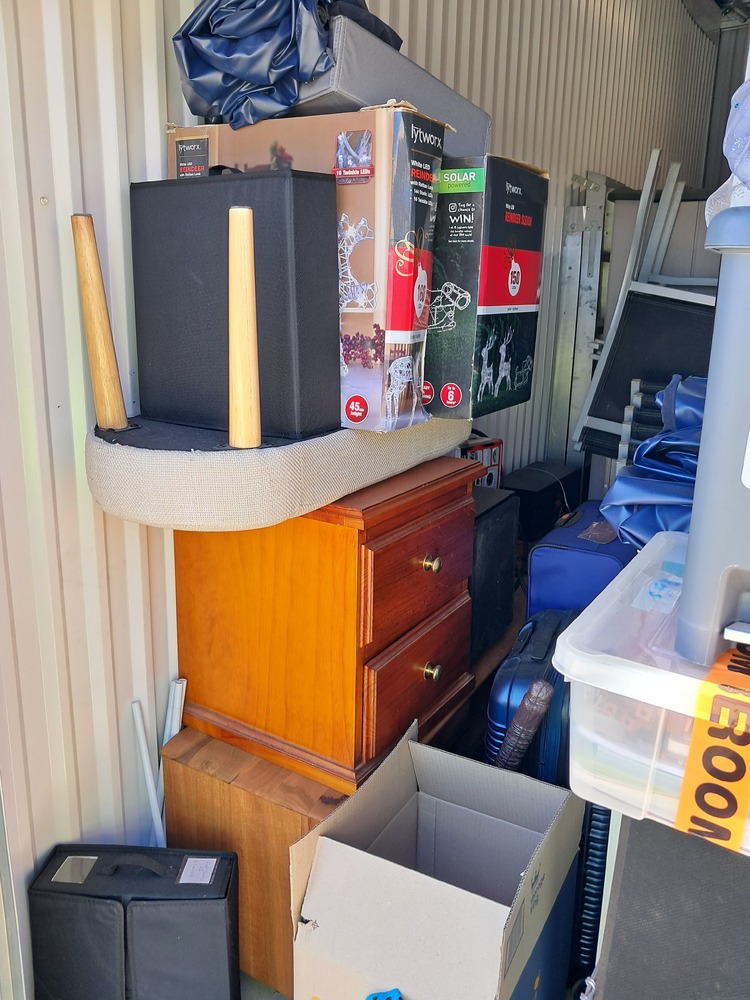 Storage King Braemar Abandoned Storage Unit Auctions auction IB-3963