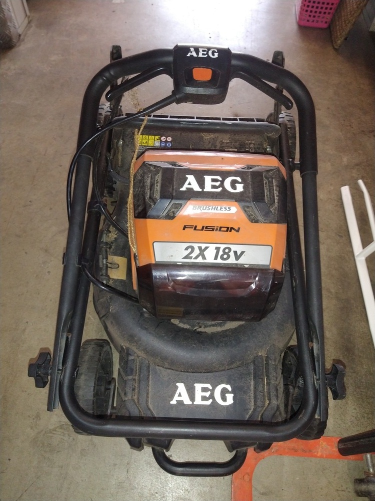 Kennards Self Storage Rydalmere Abandoned Storage Unit Auctions auction IB-8531