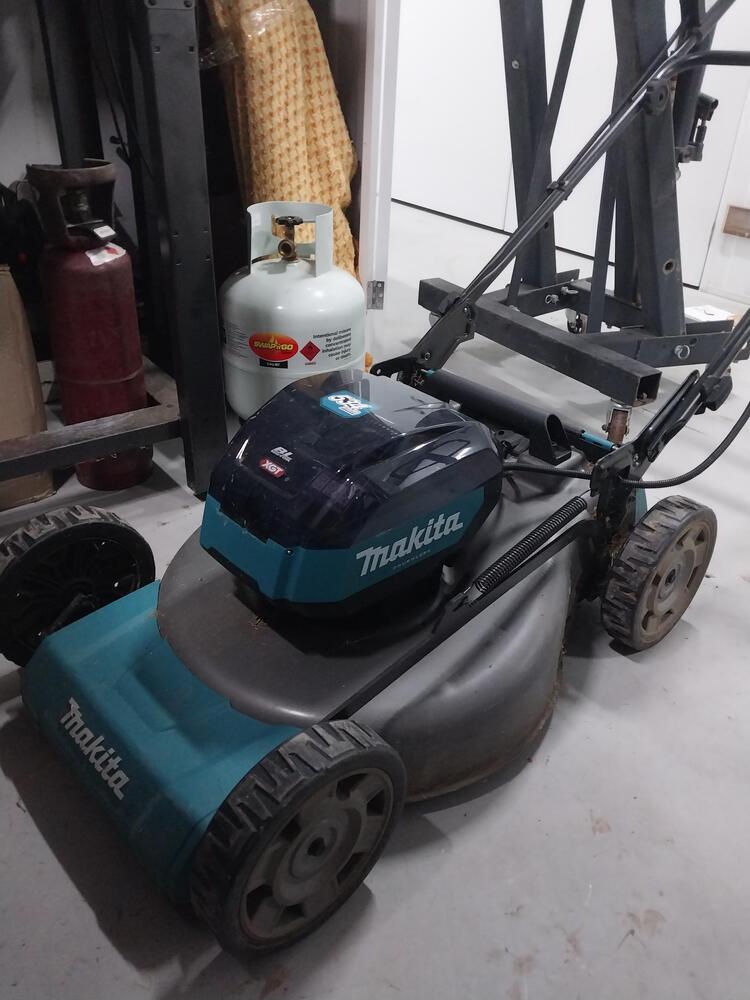 Storage King Coomera Abandoned Self Storage Auctions auction IB-4845