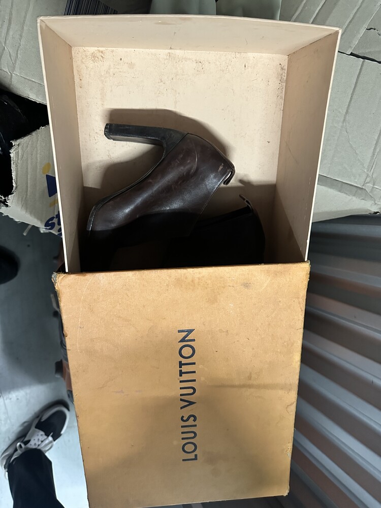 Rent a Space Moore Park Storage Unit auction IB-9630