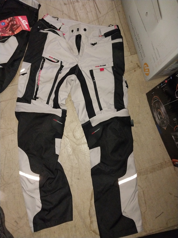 Storage King Windsor Gardens Storage Unit auction IB-2485