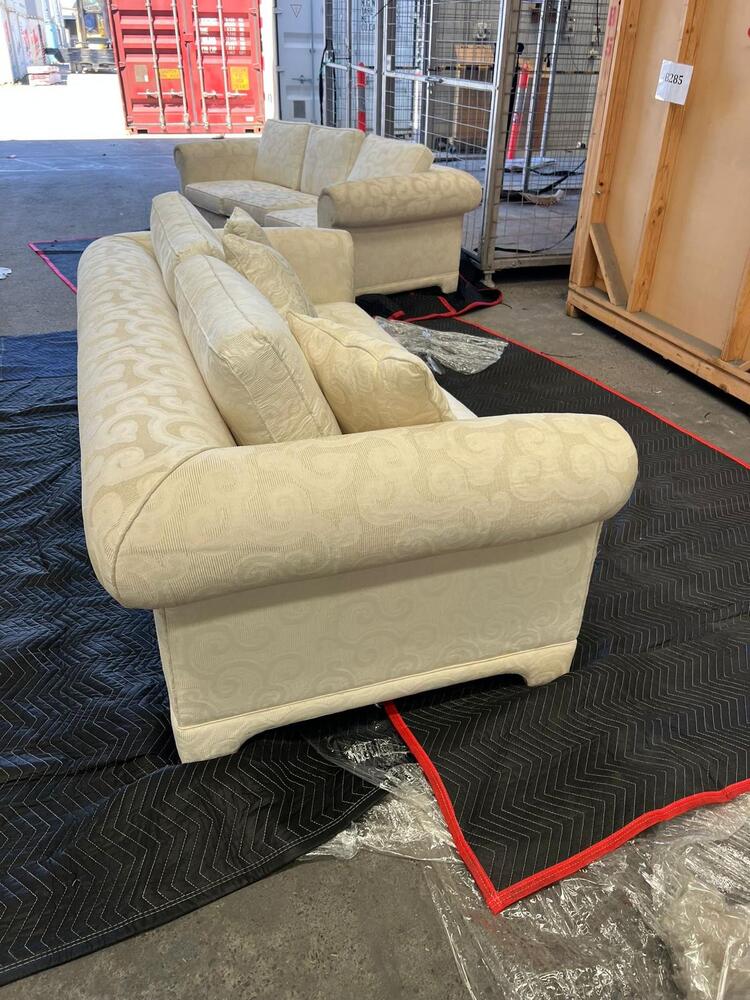 Fragile Removals Melbourne Storage Unit auction IB-7509