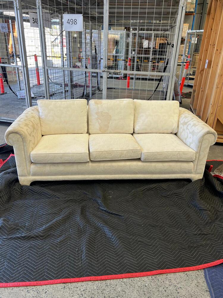 Fragile Removals Melbourne Bid on Self Storage Unit auction IB-7509