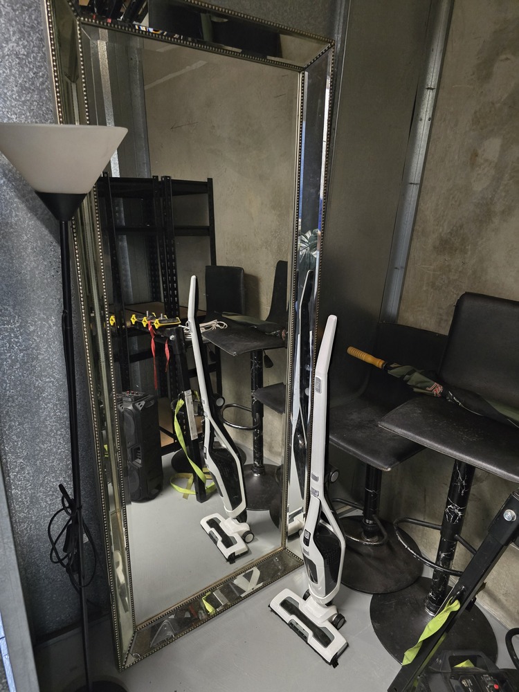 Storage King Virginia Self Storage Unit auction IB-8438