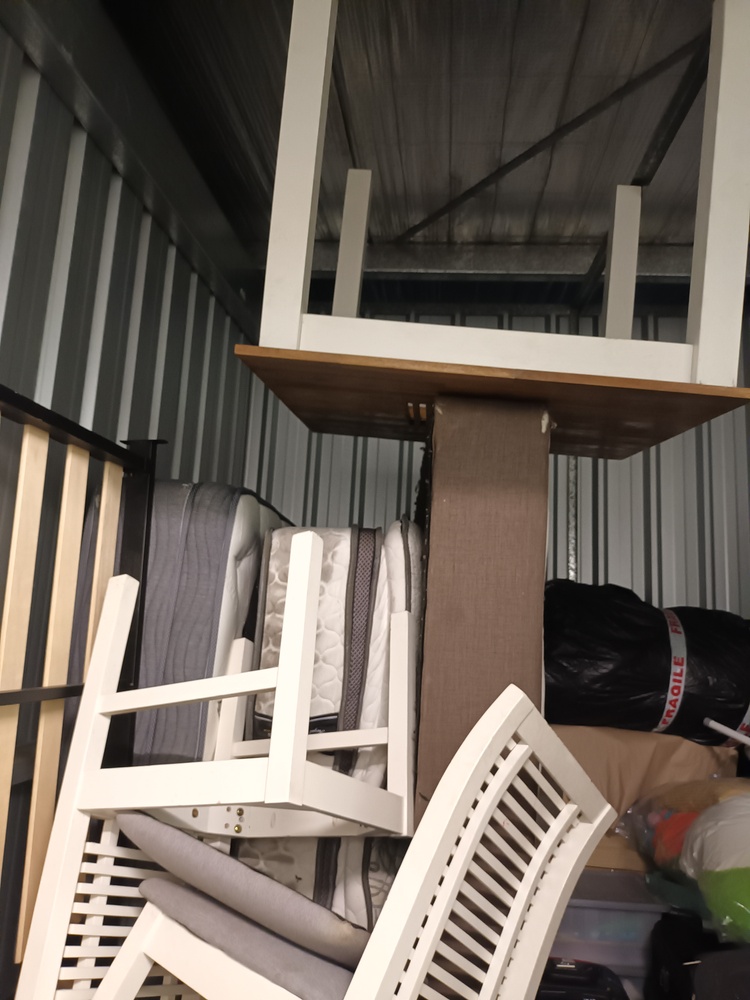 Storage King Browns Plains Abandoned Self Storage Auctions auction IB-6110