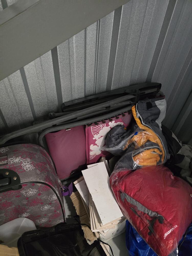 Storage King Redbank Plains Abandoned Storage Unit Auctions auction IB-8805