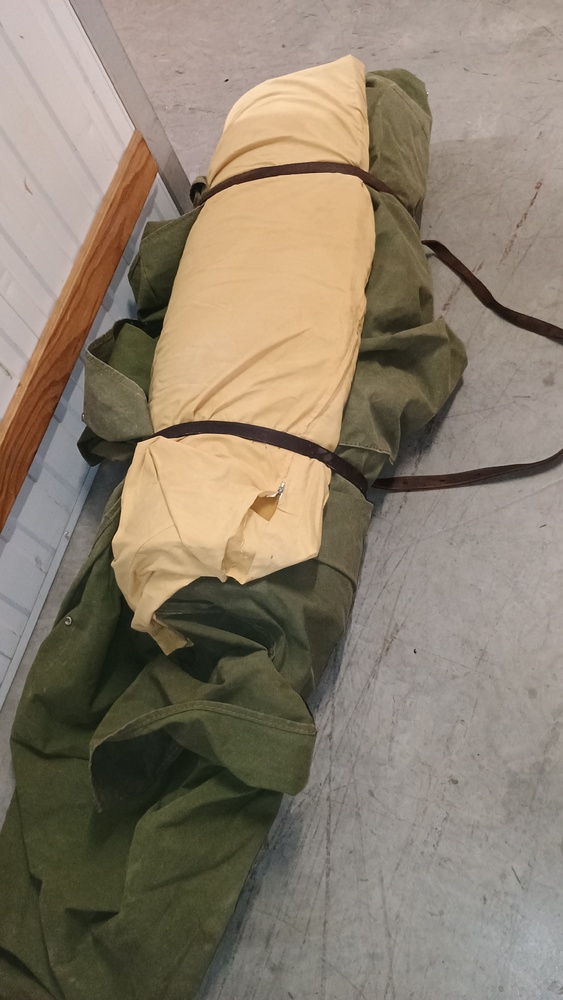 Kennards Self Storage Milton Abandoned Storage garage Auctions auction IB-8178