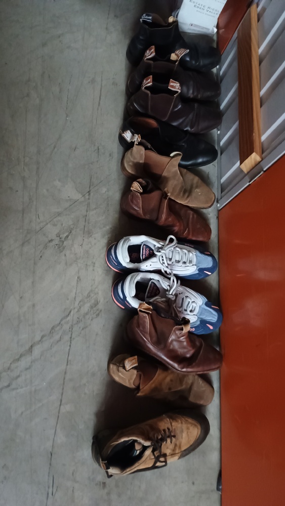 Kennards Self Storage Milton Storage Unit Auction auction IB-8178