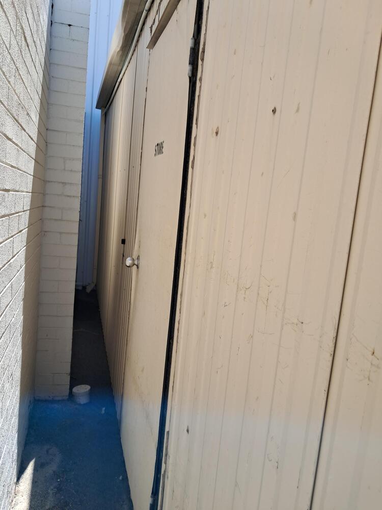 Storage King Bentley  Storage Unit auction IB-3656