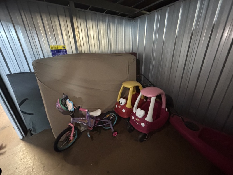 Storage King Kingston Storage auction IB-6050