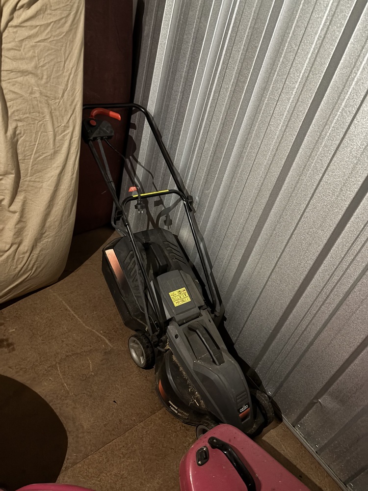 Storage King Kingston Self Storage Unit auction IB-6050