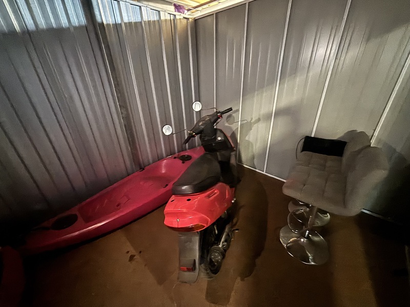 Storage King Kingston Self Storage auction IB-6050