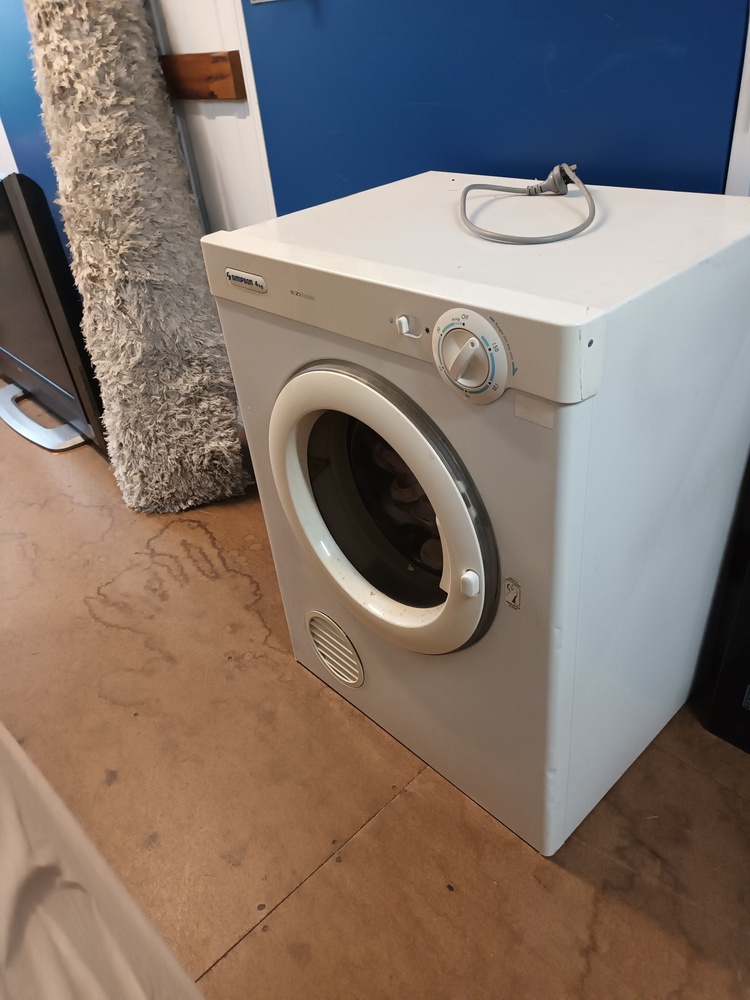 Storage King Kingston Abandoned Storage garage Auctions auction IB-6050