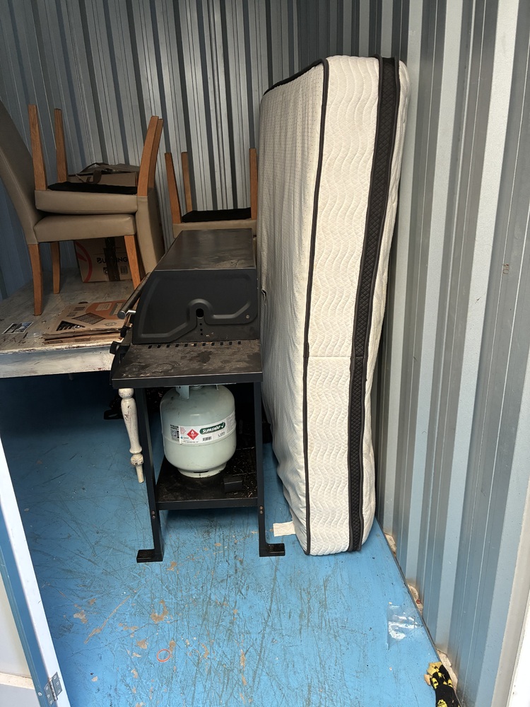 Storage King Ashmore Storage auction IB-8951