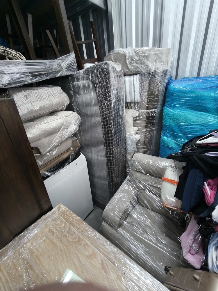 Hitchens Self Storage Abandoned Storage centre Auctions auction IB-7843