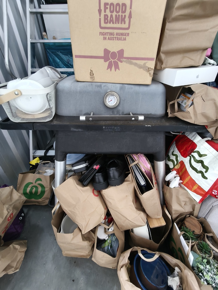 Hitchens Self Storage Abandoned Storage garage Auctions auction IB-7843