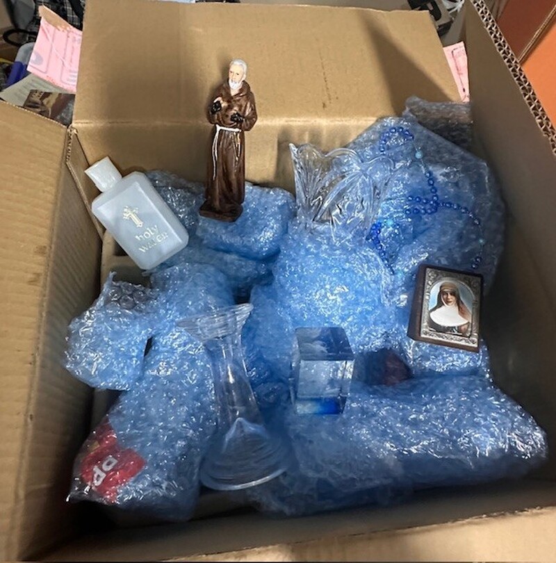 Hitchens Self Storage Abandoned Storage Unit Auctions auction IB-7843