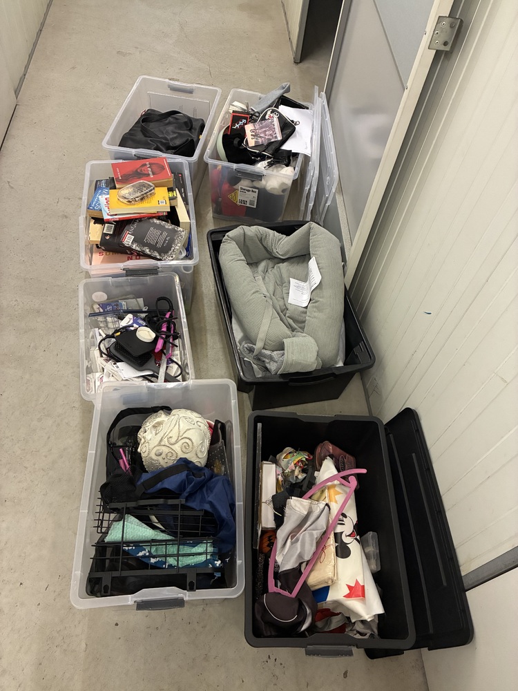 Storage Choice Albion Abandoned Storage Unit Auctions auction IB-2213