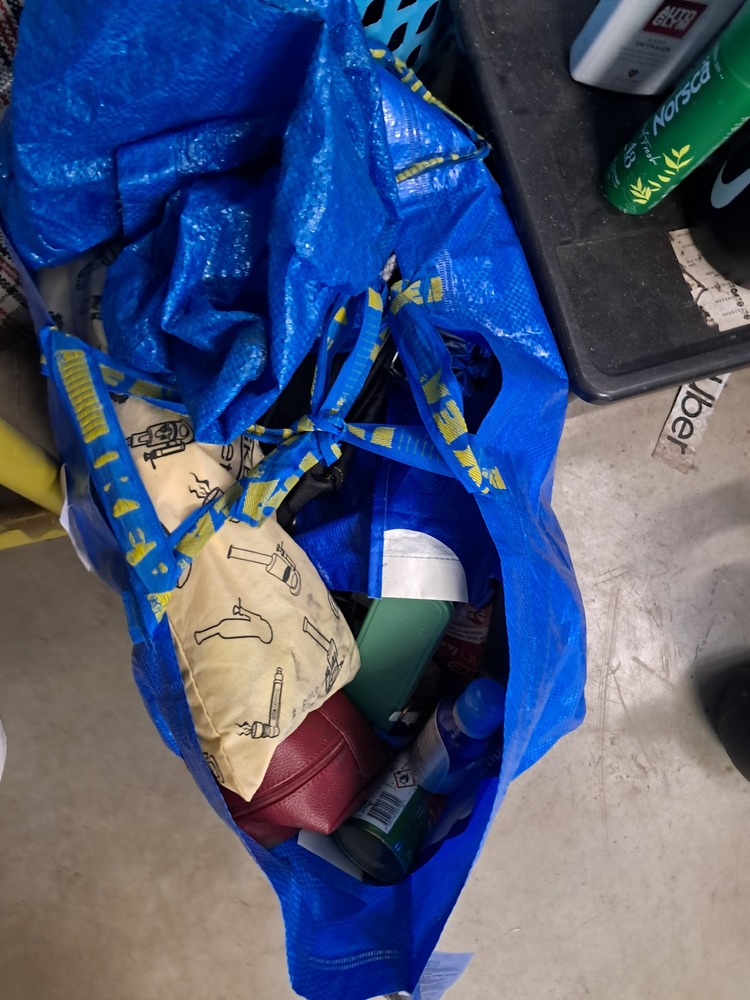 Storage King Granville Abandoned Storage Auctions auction IB-2575