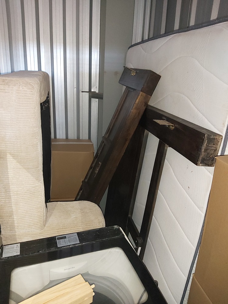 Rent a Space Gregory Hills Abandoned Storage Auctions auction IB-1140