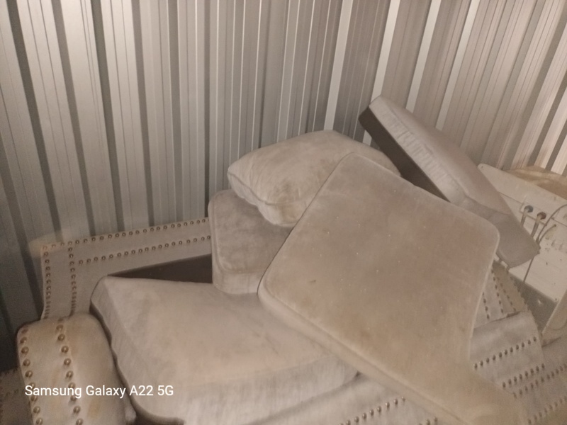 Storage King Smithfield Bid on Self Storage Unit auction IB-6253