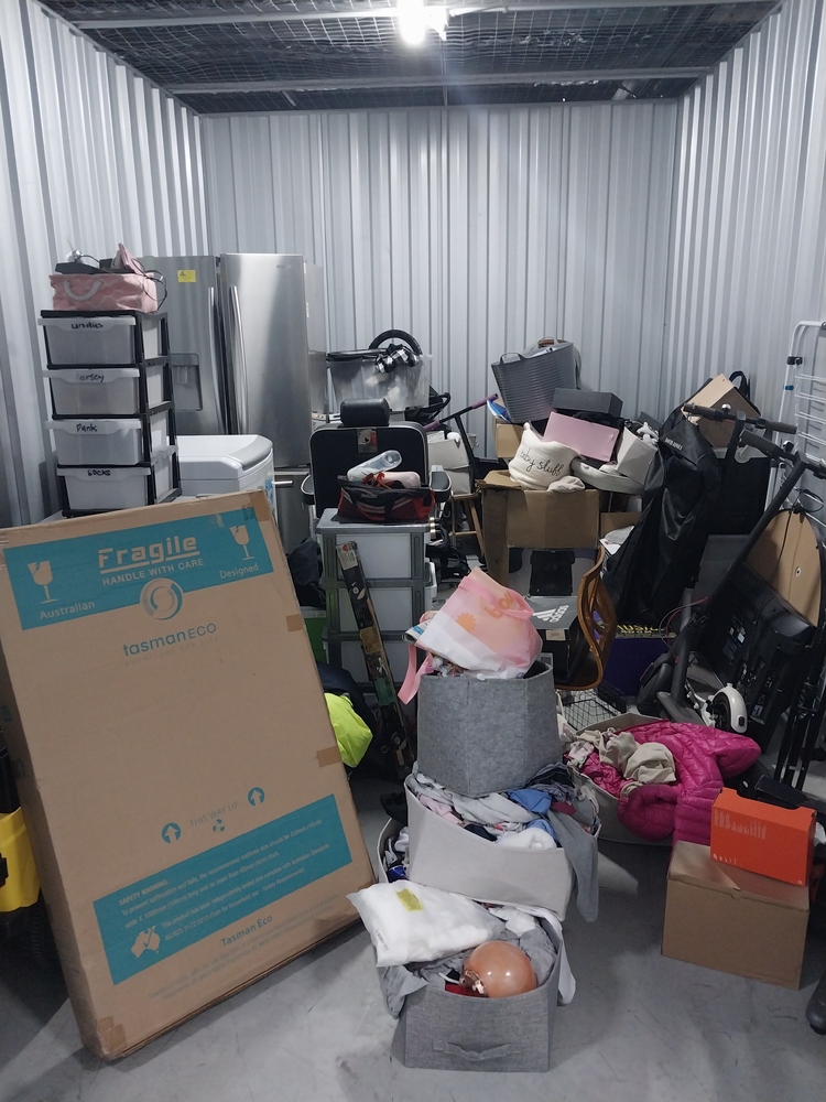 Storage King Coomera Abandoned Storage shed Auctions auction IB-7507