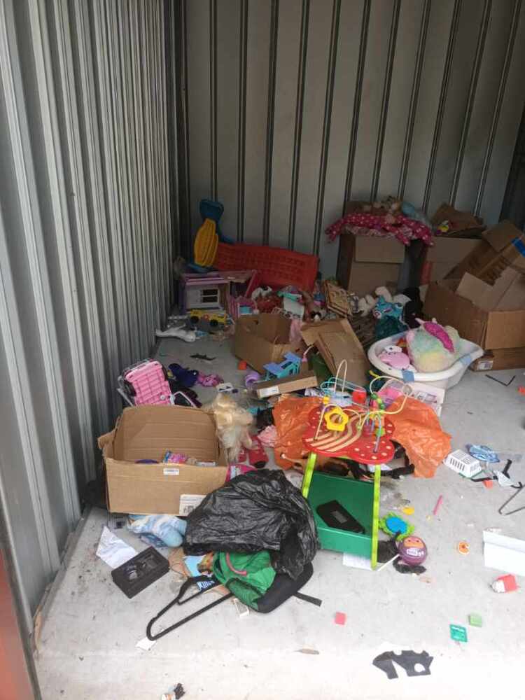 Storage King Crestmead Storage auction IB-2056